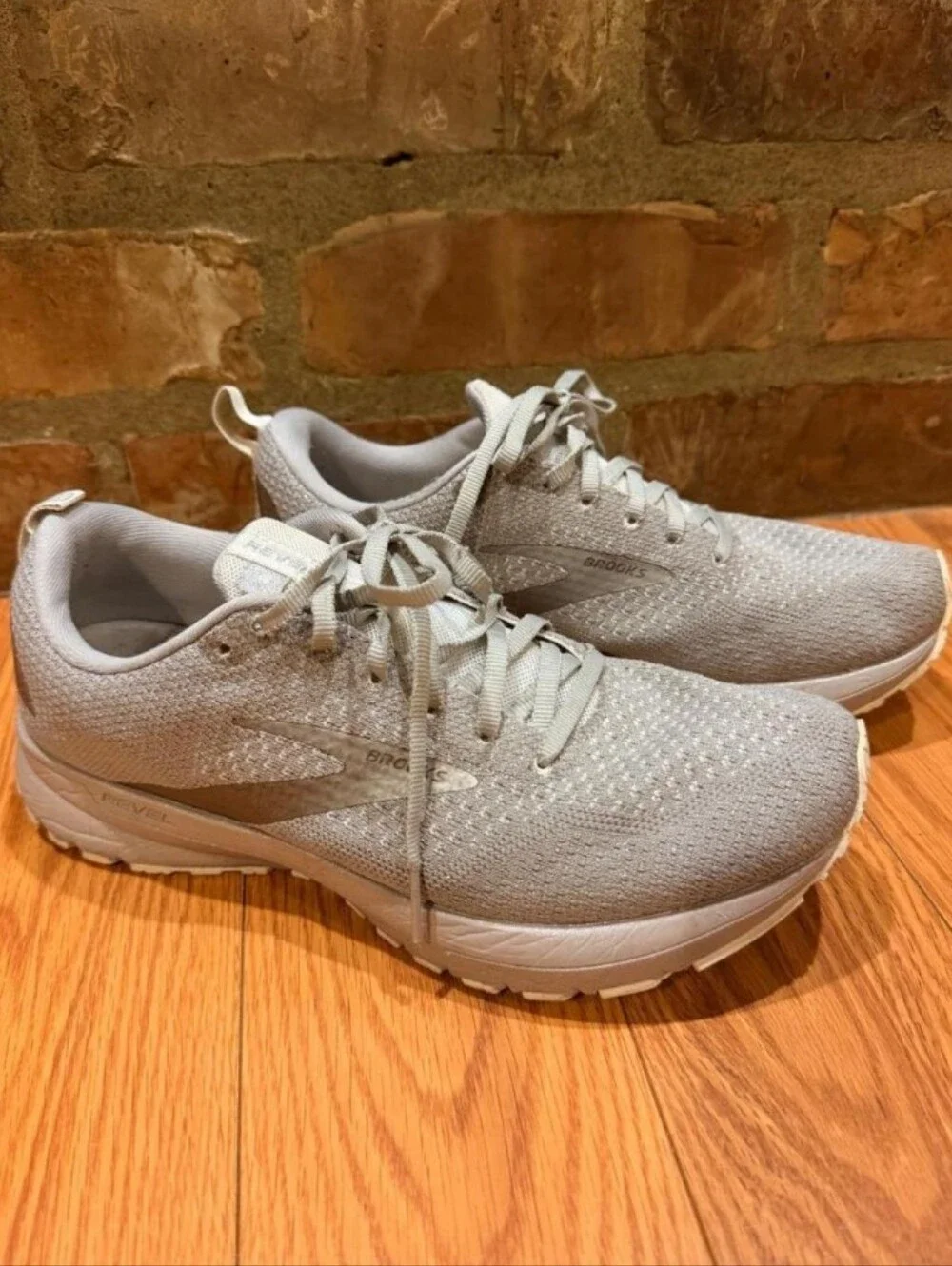 Brooks Revel Silver Gray Glitter Running Shoe 9